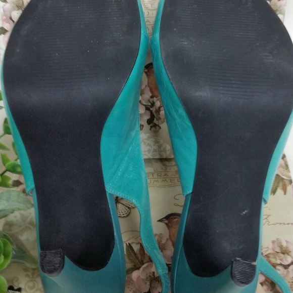 Guess Heels By Marciano - Picture 4 of 5